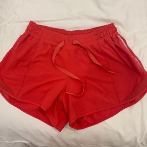 Lululemon Hotty Hot short - Long in Red. Size 8